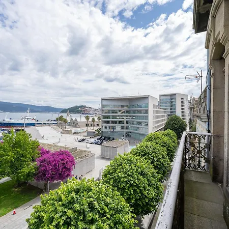 Vistas Al Nautico Y Paseo Maritimo De Apartamento Vigo