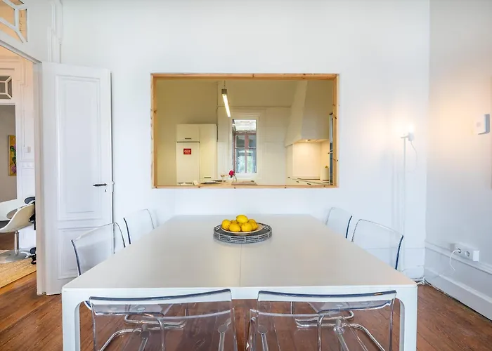 Vistas Al Nautico Y Paseo Maritimo De * Vigo