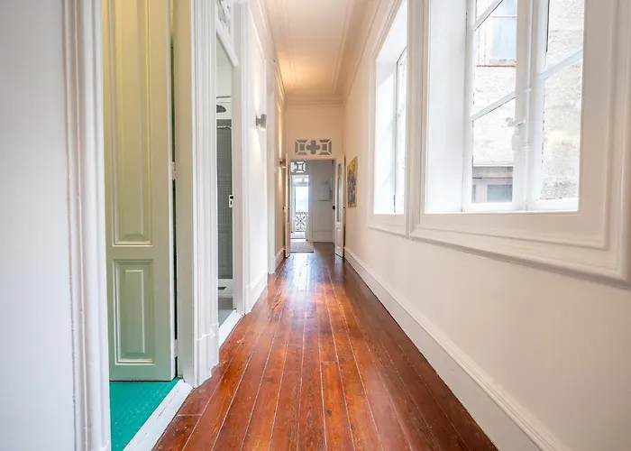 Vistas Al Nautico Y Paseo Maritimo De Vigo